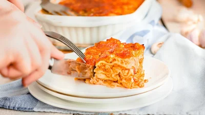 Лазанья під особливим соусом – так ти цю італійську страву ще не їла