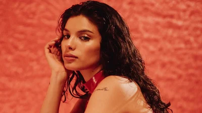 Michelle Andrade раскрывает чувства к любимому в песне "В твоїх очах"