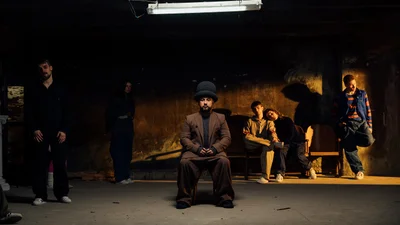 MONATIK зняв тизер до свого нового альбому у бомбосховищі театру – відео