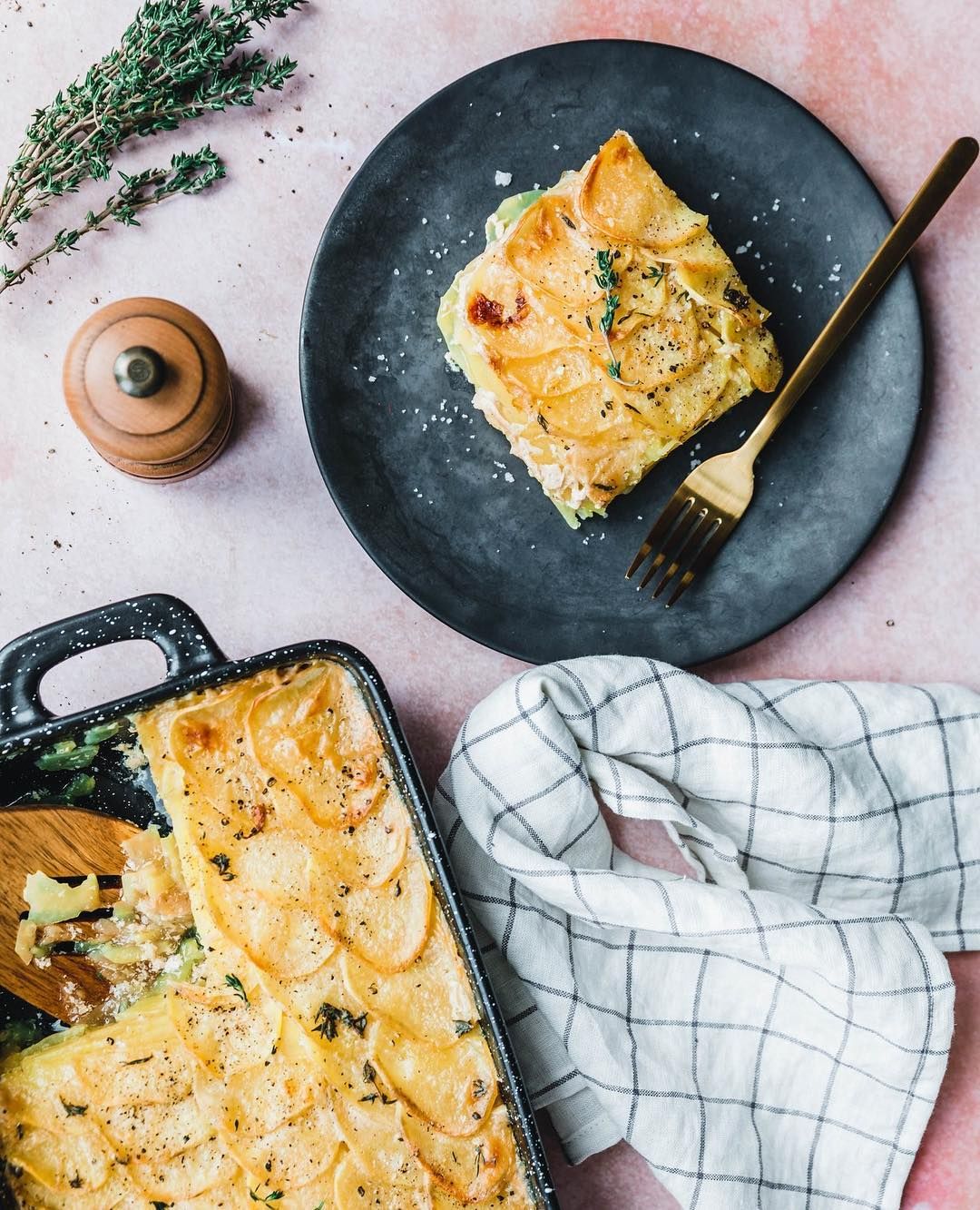 Что приготовить на ужин с картошкой: 5 бюджетных и вкусных идей - фото 603590