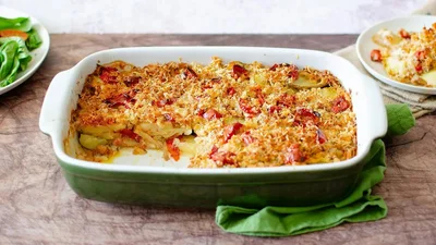 Будешь готовить картошку только так: аппетитная запеканка с помидорами и сыром