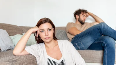Як подолати нудьгу у стосунках: 5 способів, які знову запалять вашу пару