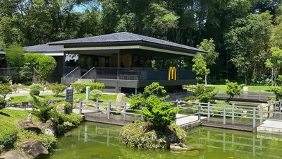 Дзен-сад и пруд: как выглядит самый красивый МакДональдз в мире