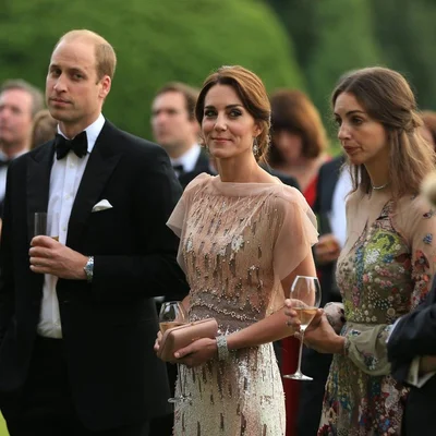 Принц Вільям, Кейт Міддлтон і Роуз Генбері - фото 604102