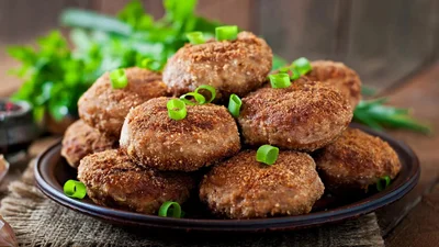 Найкращі котлети по-домашньому – соковиті, ніжні і смакують божественно