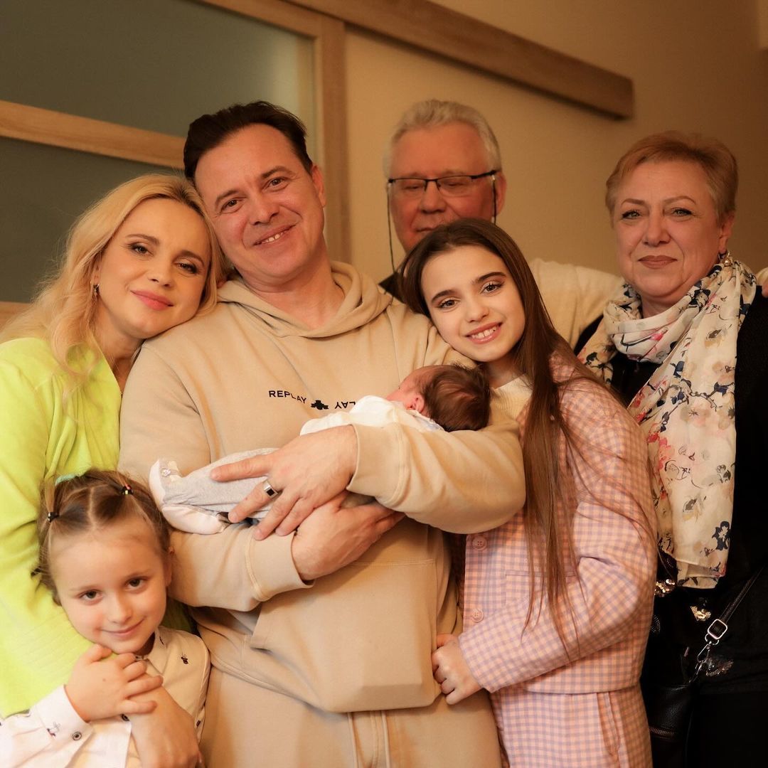 Трепетные объятия, поцелуи и родные рядом: Лилия Ребрик выписалась из роддома - 604547 Трепетные объятия, поцелуи и родные рядом: Лилия Ребрик выписалась из роддома - фото 604547
