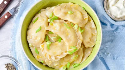 Постные блюда: как приготовить особенно вкусные вареники с картофелем