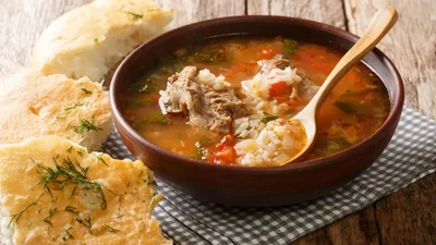 Харчо – пікантний суп родом із Грузії, який з’їдять за раз