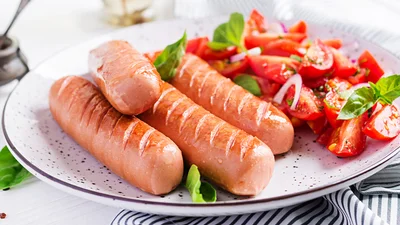 Диетолог поделилась рецептом полезных сосисок из курятины – ноль вреда для здоровья