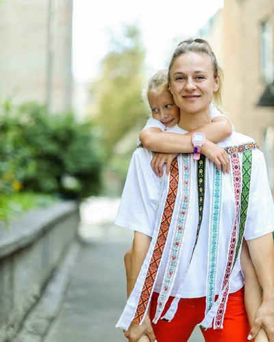 Оля Мартиновська з донькою  - фото 605358