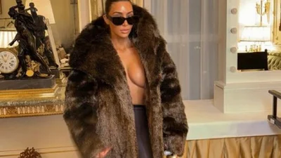 "Она выглядит как Цензори": фаны не оценили фото Ким Кардашьян с обнаженной грудью