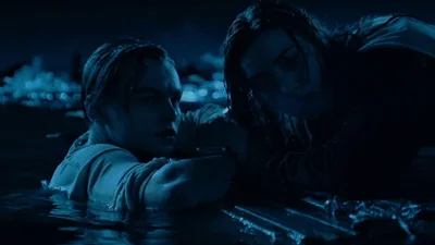 Двери с "Титаника", на которых спаслась Роза, продали за бешеную сумму