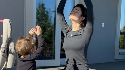 Найкращий приклад: Даша Кацуріна показала як займається спортом разом з сином