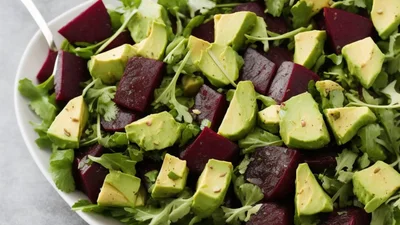 Салат со свеклой и авокадо – яркое витаминное блюдо, которое порадует в пост