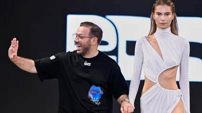 Андре Тан презентовал новую коллекцию в Лос-Анджелесе и напомнил американцам о войне