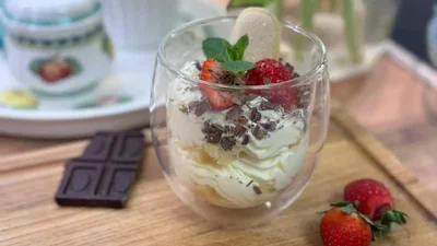 Трайфл с ягодами – изысканный десерт, который всегда впечатляет гостей