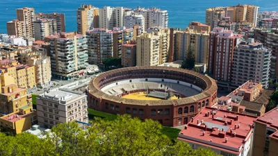 В Испании местные жители необычным способом борются с чрезмерным туризмом