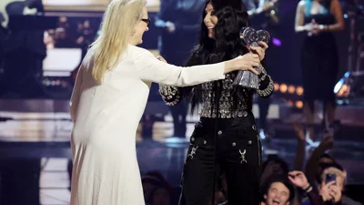 Меріл Стріп та Шер повторили луки 40 років по тому: не сильно змінилися