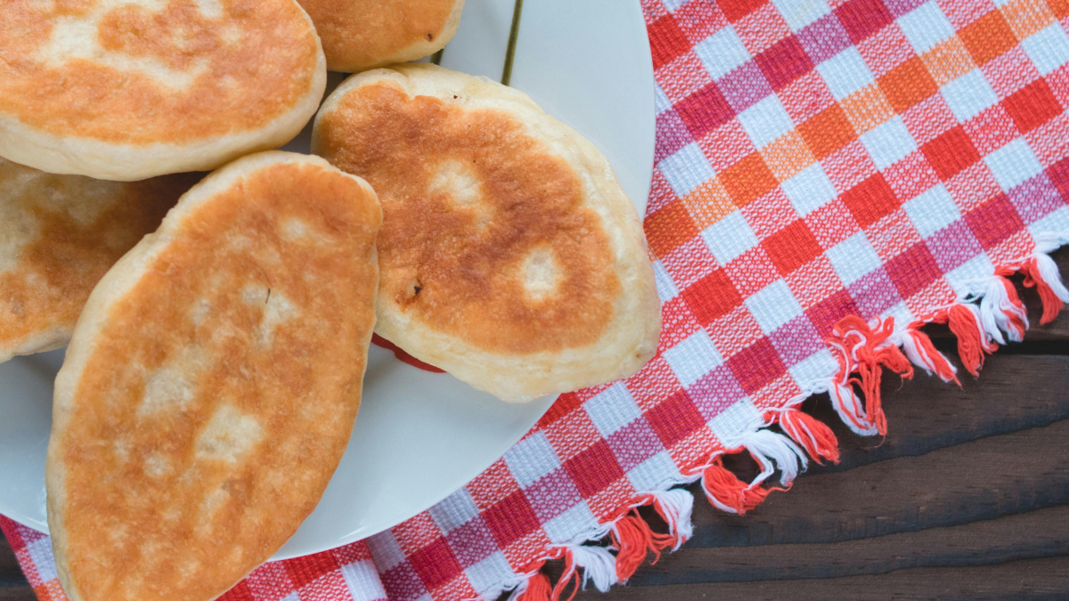 Постные блюда - рецепт пирожков с горохом - как приготовить вкусно и легко  – Люкс ФМ