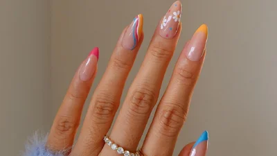 Трендовий манікюр на квітень 2024 року - квіткові дизайни на твоїх нігтях