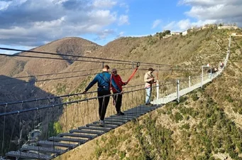 В Италии открыли самый высокий в Европе пешеходный подвесной мост: вид впечатляет