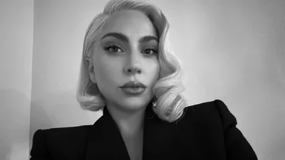 Леді Гага викликала чутки про заручини через каблучку на тому самому пальці