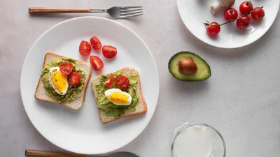 Як зробити сніданок здоровішим: 4 правила від дієтолога
