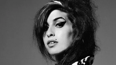 Впервые друг Эми Уайнхаус рассказал, о чем они говорили за пару часов до смерти певицы