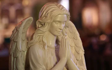 День ангела Анастасії 2024: картинки й душевні привітання у віршах