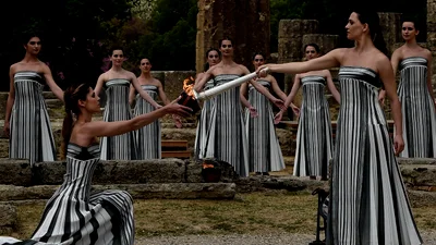 У Греції пройшла церемонія запалення вогню літніх Ігор у Парижі: феєричне дійство
