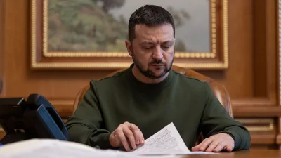 Юзери відреагували мемами на закон про мобілізацію в Україні, який підписав Зеленський