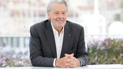 "Безпрецедентний жест": Ален Делон отримав орден від Володимира Зеленського