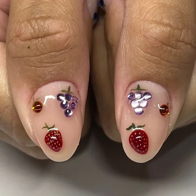 Ногти Tutti Frutti станут самым популярным маникюром этого лета - фото 609409