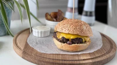 Крутіше, ніж у фастфуді: як приготувати дуже смачний домашній бургер