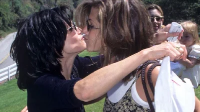 Бесті знову разом: зірки серіалу "Друзі" влаштували посиденьки в ресторані