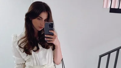 26-летняя дочь Кузьмы Скрябина показала, как колет ботокс