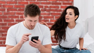 Що таке фабінг та як його позбутися у стосунках