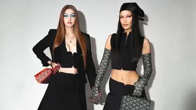 Белла Хадід показала дитячі фото з сестрою Джіджі