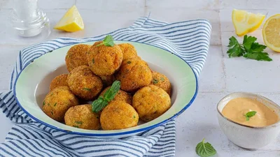 Що приготувати з риби – рецепт фішболів від Євгена Клопотенка