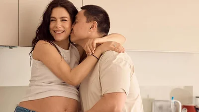 Вагітна Іванна Онуфрійчук зворушила домашньою фотосесією з коханим