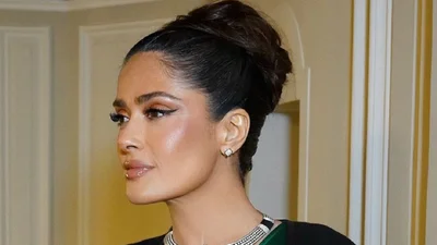 Зіркове весілля: Сальма Гаєк показала, як виходила заміж 15 років тому