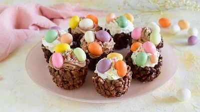 Шоколадні гнізда з яйцями – розкішний великодній десерт, який обожнює малеча