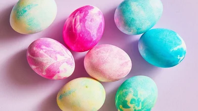 Крашанки с красителями к пасхальному столу: как покрасить очень просто