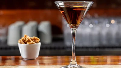 Коктейль "Адонис" – порадуй себя опьяняющим напитком в ретро-стиле