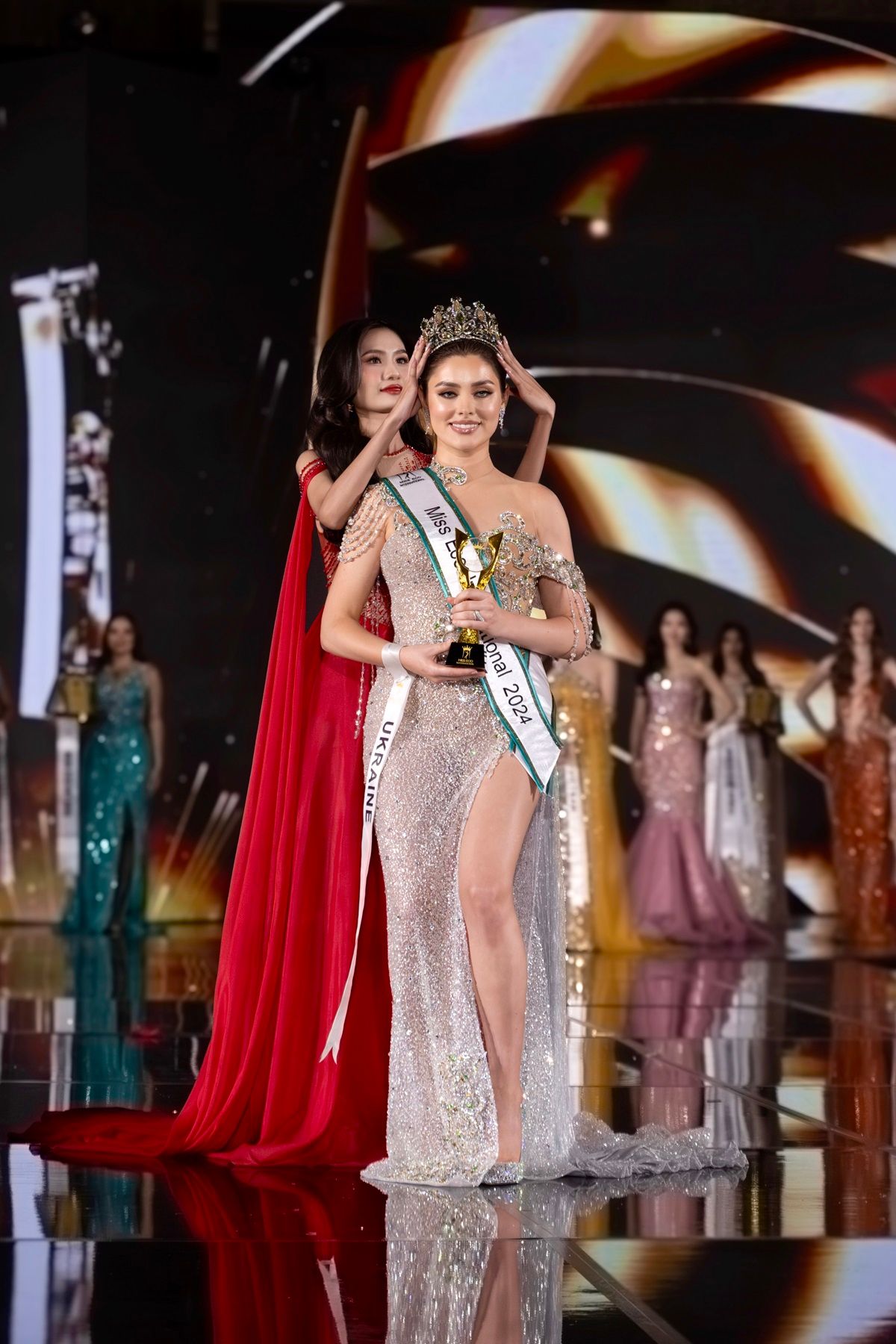 Мисс Вселенная Украина-2023 Ангелина Усанова победила на Miss Eco International-2024 - фото 610725