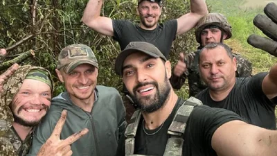 Автомат замість мікрофона: як і де наші зіркові співаки боронять Україну