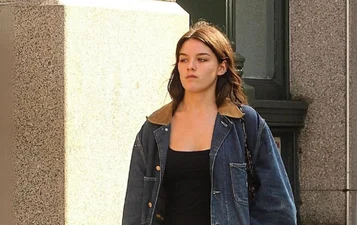 18-річну доньку Тома Круза переслідують папараці після новин про холодність батька