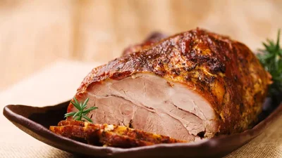 Мясо, запеченное в фольге – самый простой рецепт основного блюда на Пасху