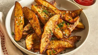 Картофель по-деревенски от Евгения Клопотенко – получается золотистый и хрустящий