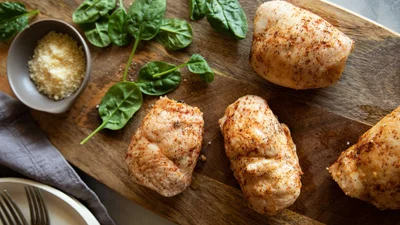 Крученики с плавленым сыром – легкое блюдо, которое полюбится родным